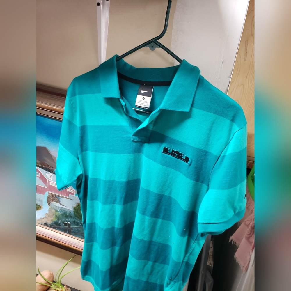 Nike Collard Shirt
